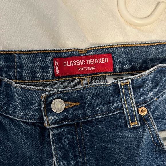 Levi 550 Jeans - Picture 2 of 6